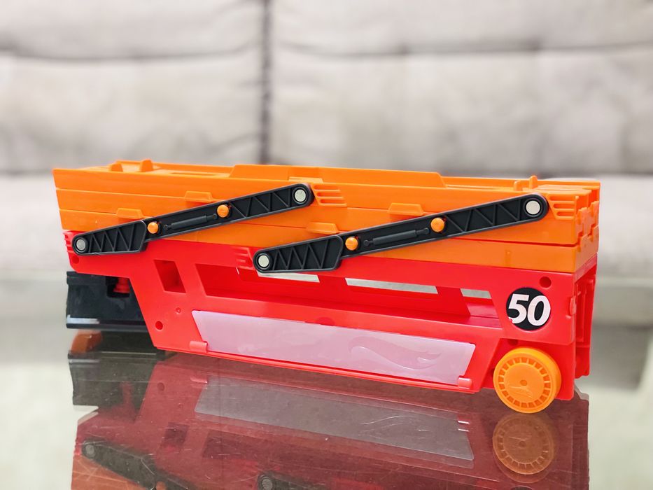 Игровой набор Hot Wheels Грузовик-транспортер (GHR48)