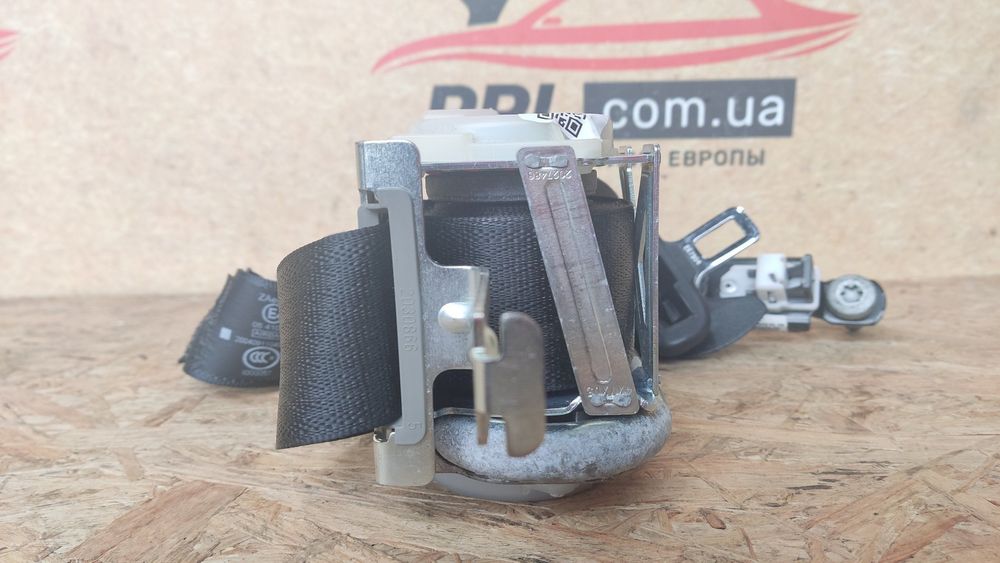 Jeep Grand Cherokee WK2 2010-2022 ремень безопасности передний левый