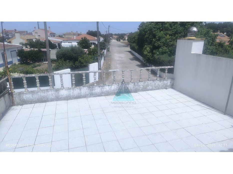 Moradia T3 com Garagem, Terraço e Logradouro em S. Simão, Azeitão