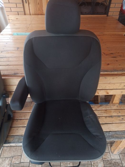 Сидіння водія Трафік Віваро Прімастар