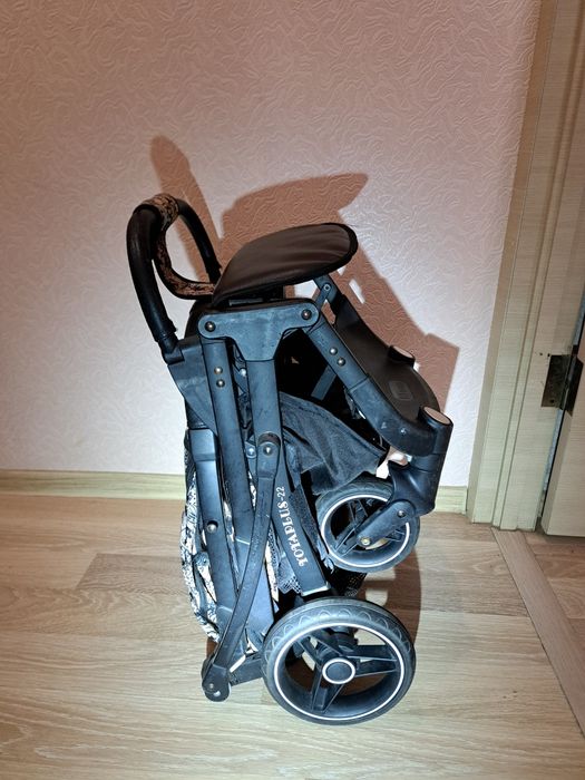 Прогулянкова коляска YOYA Plus-22, компактна, легка