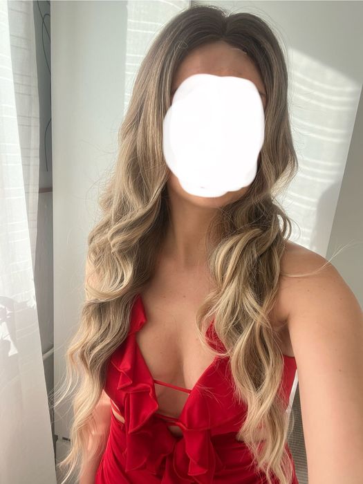 Peruka ciemny blond gęsta falowana
