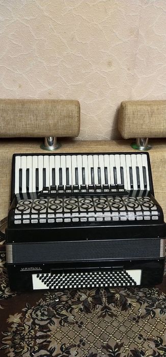 Повний 4/4 німецький акордеон  11+5.