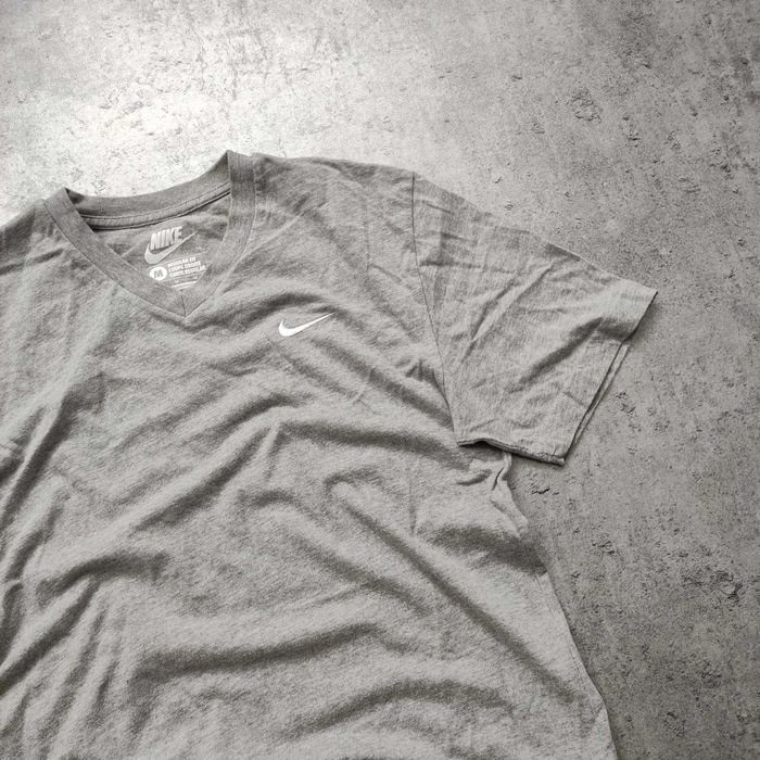 MĘSKA Szara Koszulka Bawełna Kołnierzyk V Sport Casual Nike Elegancka