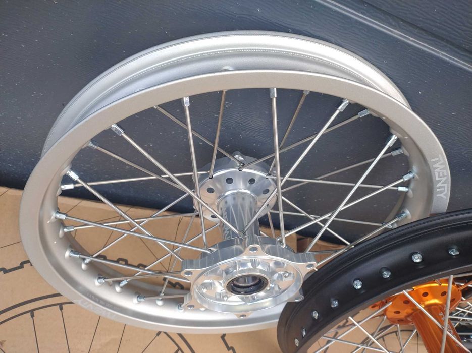 Koło 18 tył KTM Husqvarna nowe tublis opona