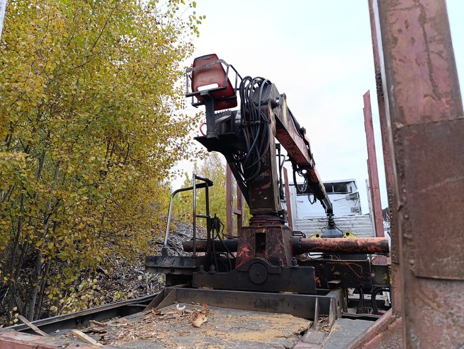 Лісовоз з маніпулятором (напівпричеп).
