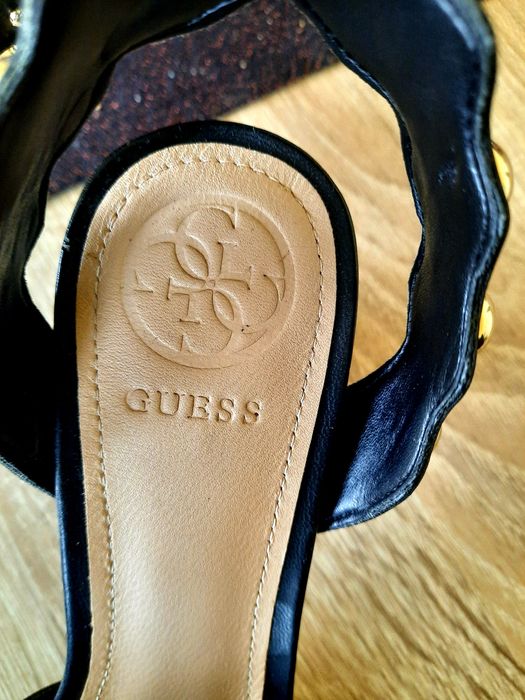 Ślicznie buty GUESS w kolorze czarnym