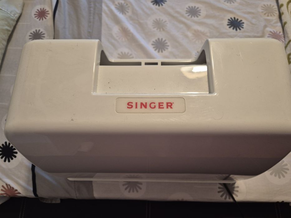 Máquina de costura Singer modelo scarlat, ótima Máquina de costura