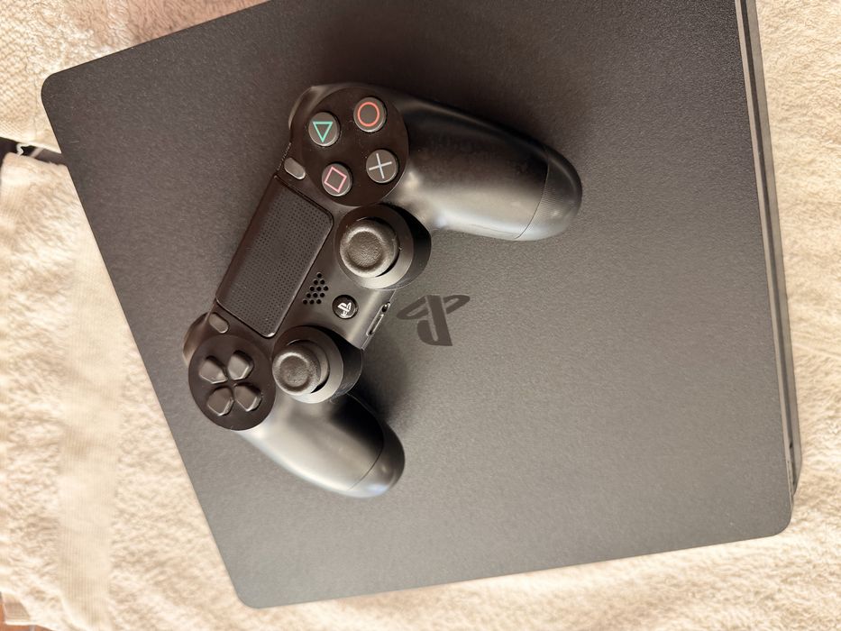 PS4 1TB como nova