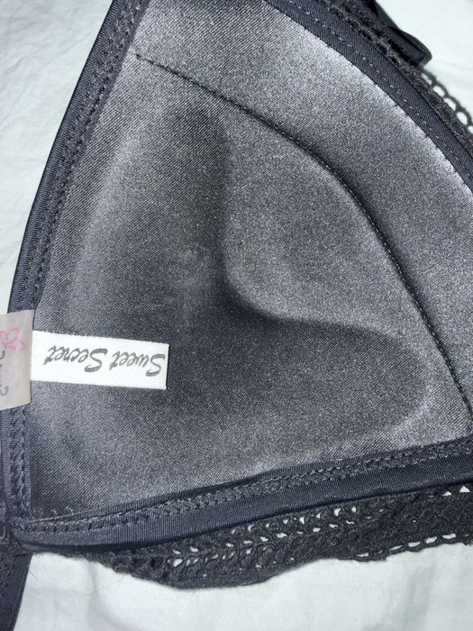 Top bikini preto com renda da sweet secret