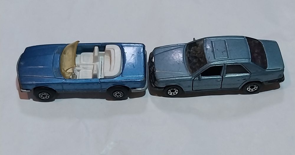 Duas miniaturas Matchbox Mercedes
