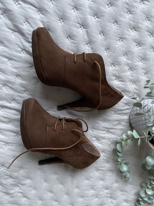 Zamszowe botki 38 brązowe sznurowane