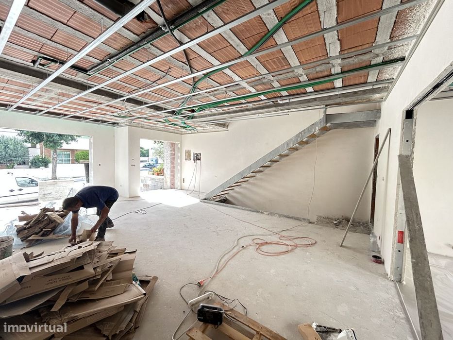 VENDE-SE Moradia T4,NOVA,entregue equipada, próximo ao Centro de Braga