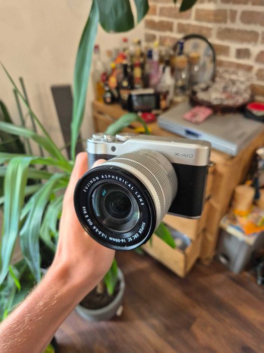 Fujifilm X-A10 + 18–55mm | bateria + ładowarka | w pełni sprawny | pęknięcie obudowy