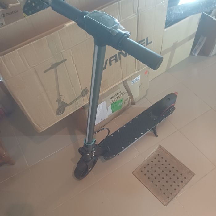 Дитячий електричний самокат з двигуном 150 Вт