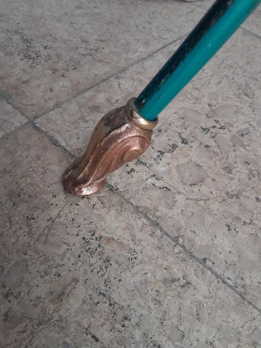 Mesa com tampo em vidro