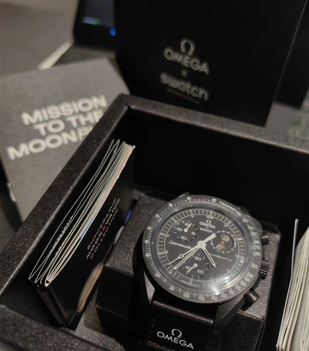 Swatch xOmega Bioceramic Moonswatch Mission To Moonphase Snoopy
Black