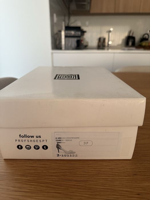 Sandálias lilás PROF