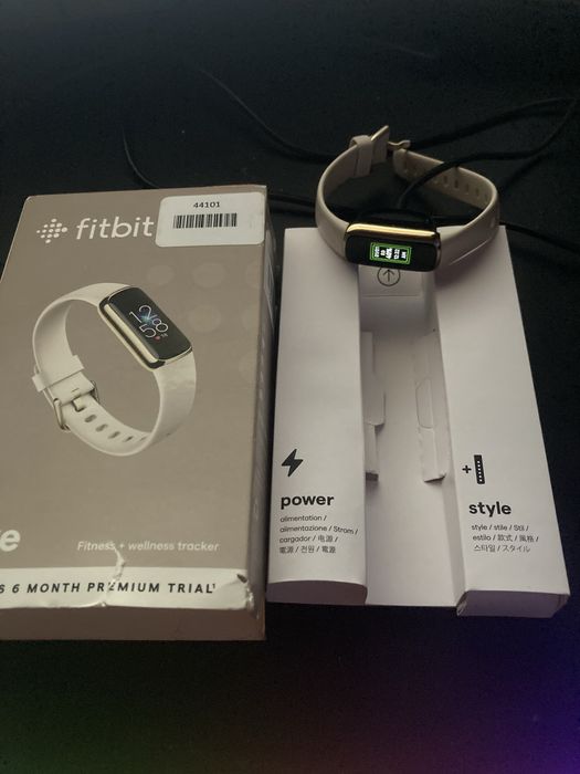 Фітнес-браслет Fitbit Luxe Lunar White