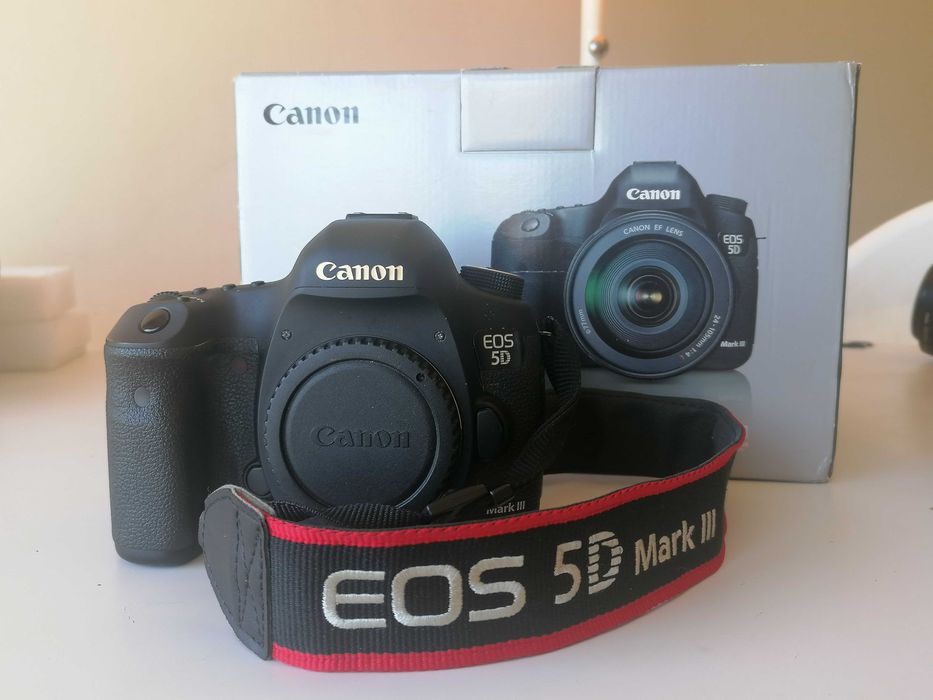 Canon 5D Mark III + Caixa e Extras