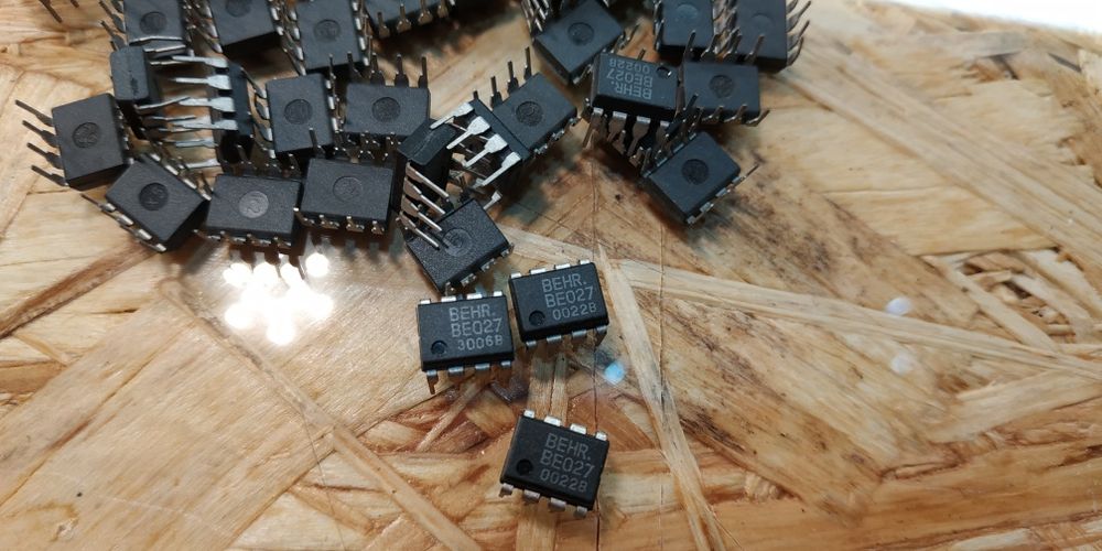 BE027 Behringer Circuitos integrados