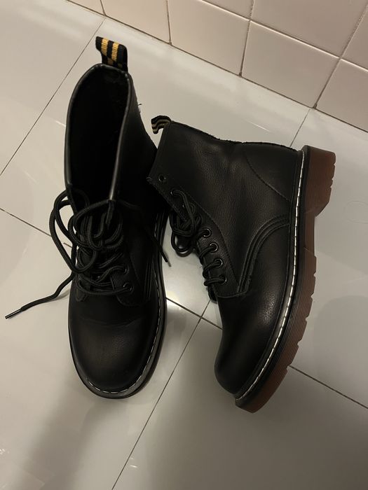 Botas semi novas, unisexo, N40