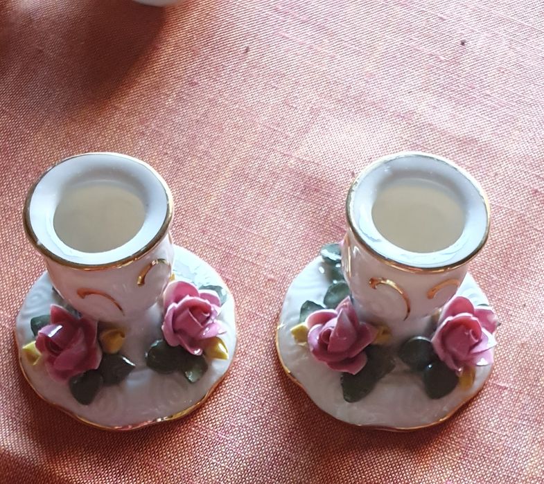 Par de castiçais  vintage para Coleção  em porcelana de Dresden