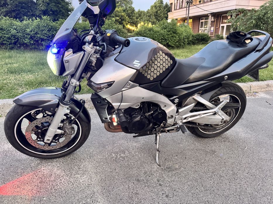Suzuki gsr 600 2006 рік