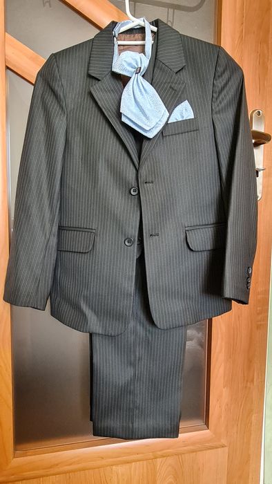 Garnitur komunijny 140 cm wzrostu, stan bardzo dobry, dodatki