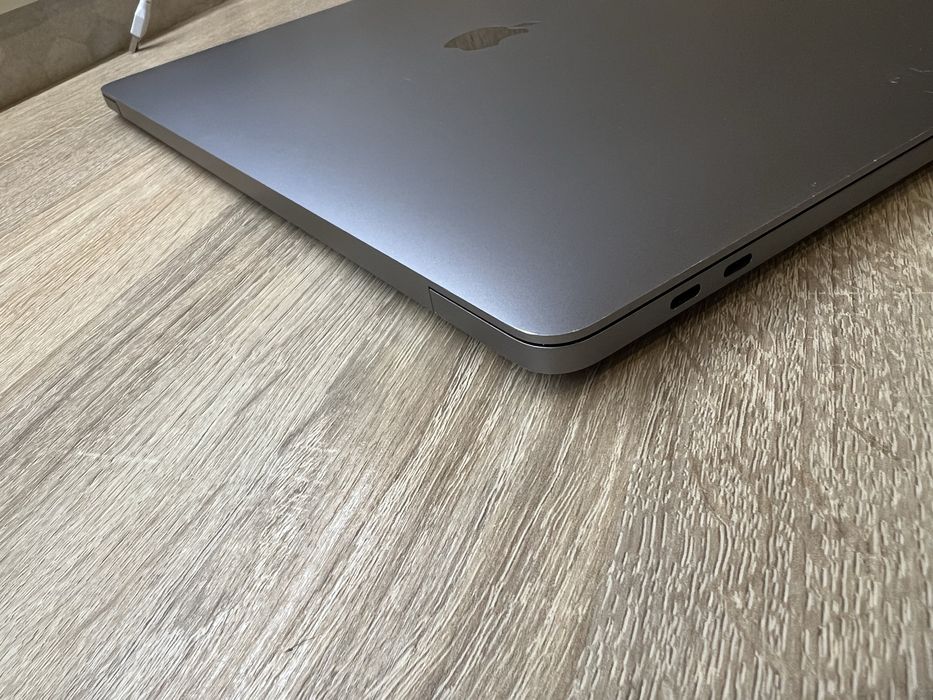 MacBook Pro 16' 2019 A2141 /i7 6-Core/16Gb RAM/512Gb SSD/4Gb GPU