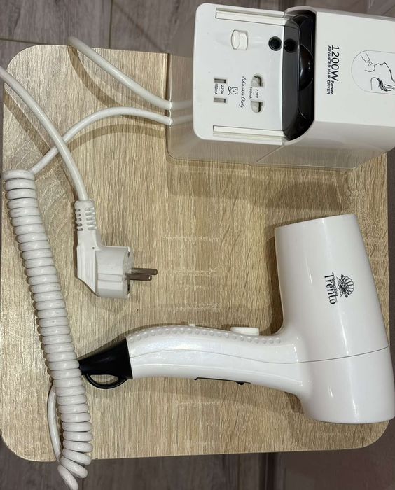 Продам фен настінний Trento 1200w білий