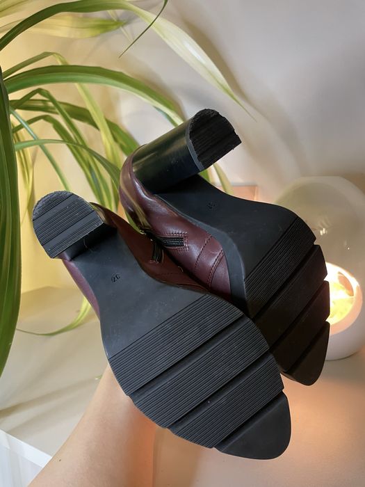 Buty na obcasie jesienne bordowe