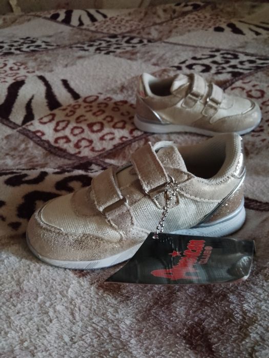 Летние кроссовки на девочку