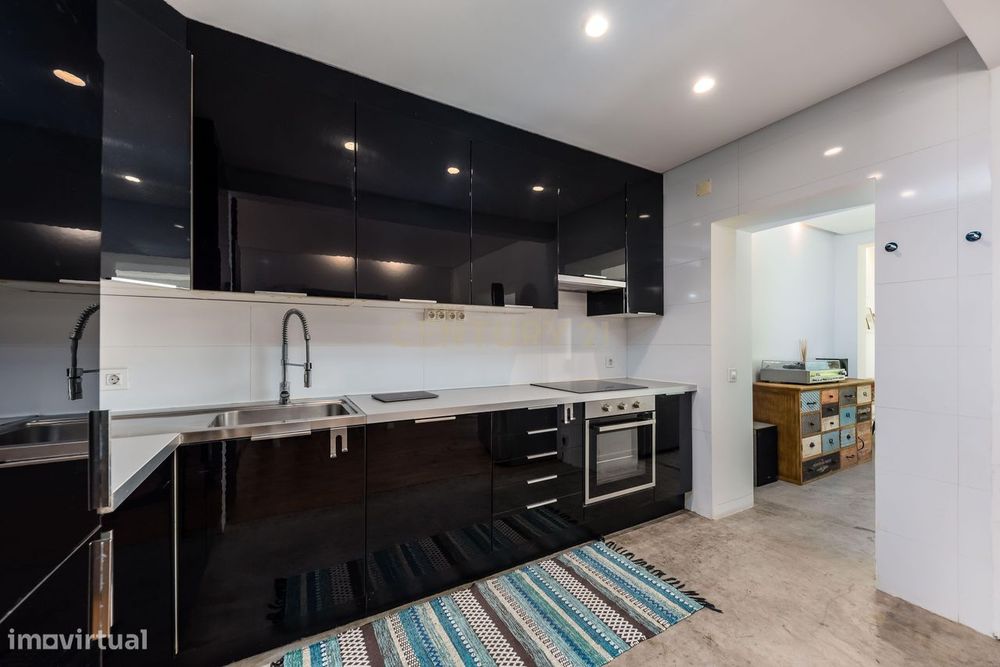 Moradia T2 Renovada com Jardim, Cave e Terraço | Viva o melhor de Belé