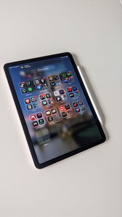 iPad Air 5 (M1) 256GB Rosa + Apple Pencil 2 + Capa | Como Novo