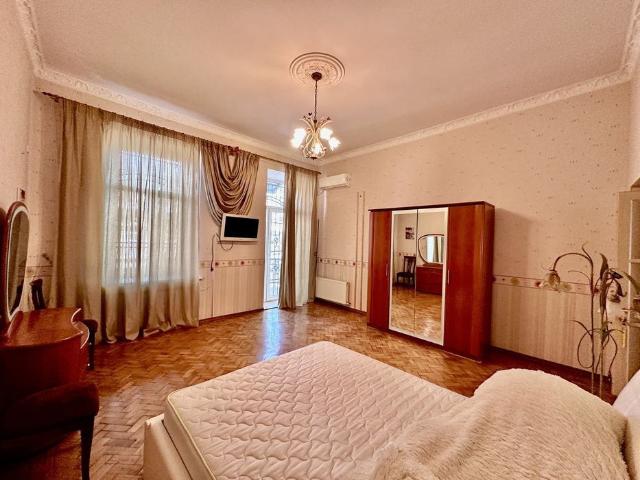 Аренда трехкомнатной квартиры в Одессе. Парк Шевченко. Дельфинарий