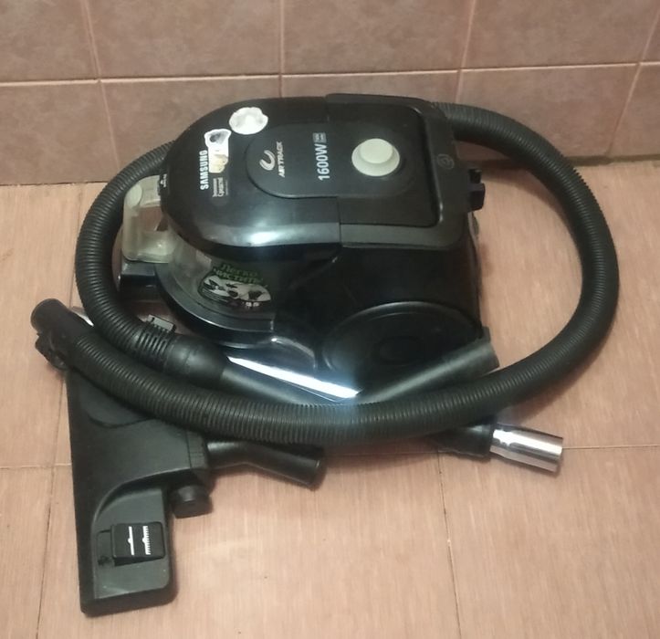 Пылесос Samsung.