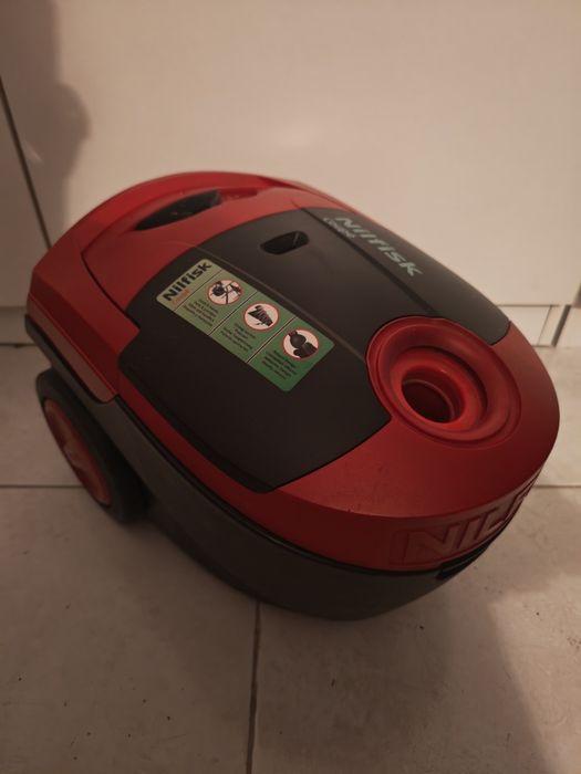 Aspirador Nilfisk Coupé 2000W – Excelente Estado e Totalmente Funcional