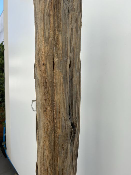 Candeeiro vertical tronco madeira