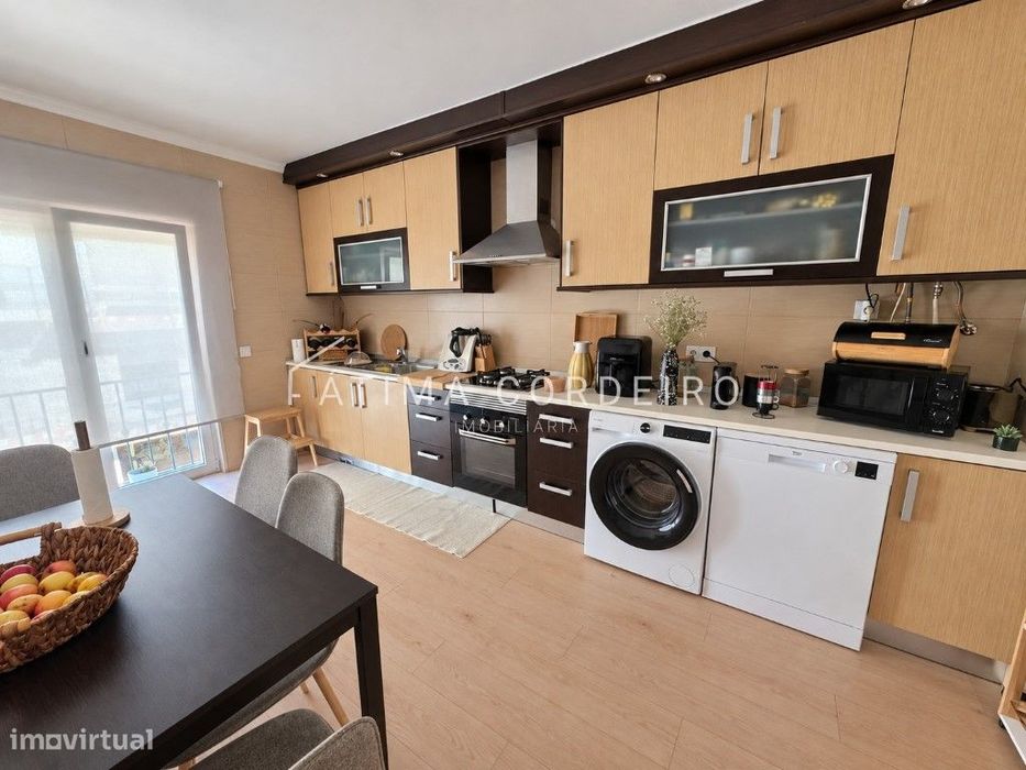 Excelente Apartamento T2 remodelado com parqueamento em ótima local...