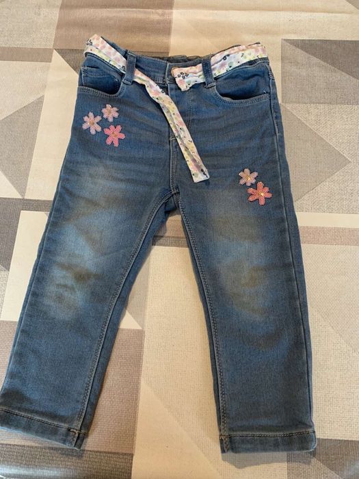 Продам. Джинсы на девочку 2-3