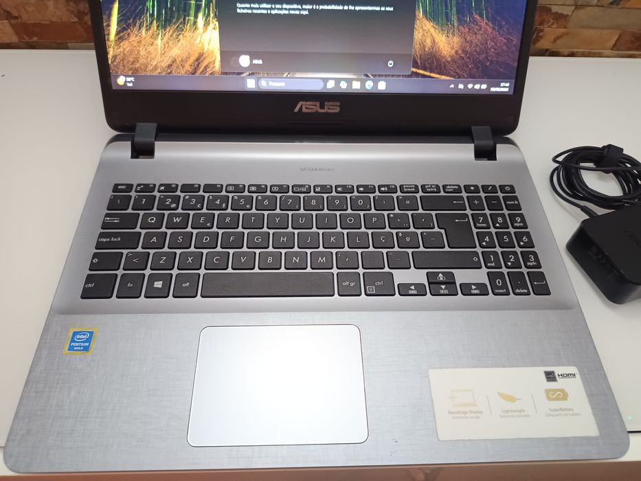 Portátil ASUS / 12GB RAM / SSD 256GB