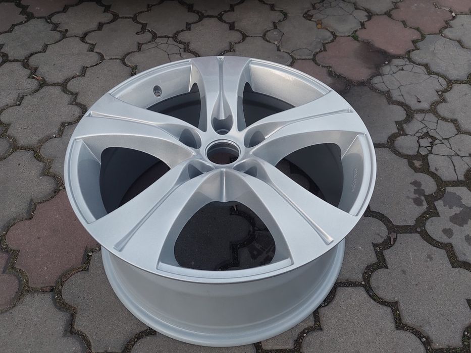 Диски на VW Touareg  R-18