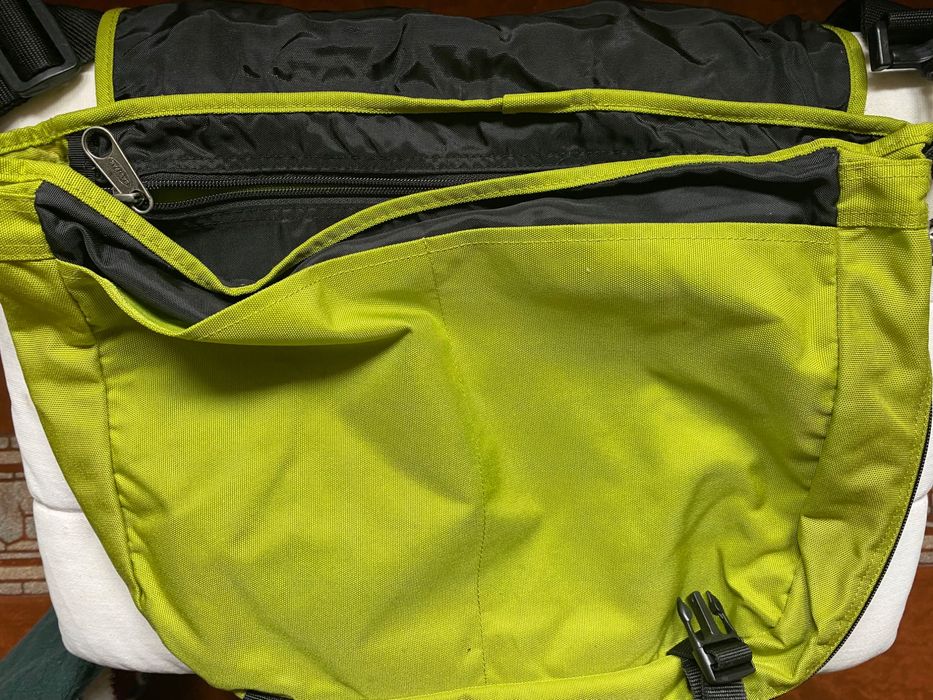 Mala verde EASTPAK®