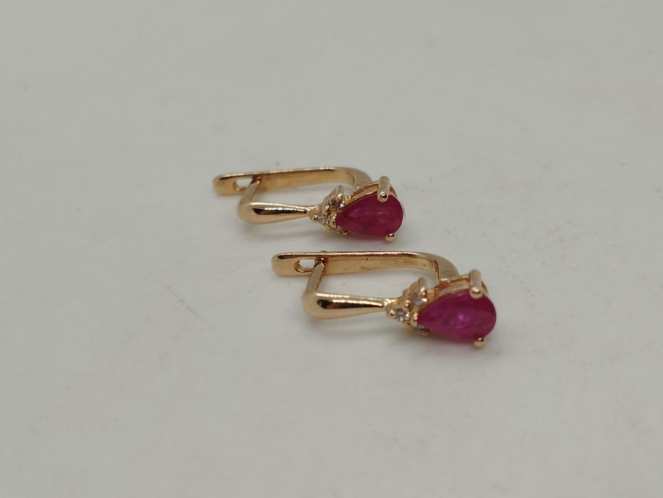 Золотые сережки с рубинами и  бриллиантами 2.35 грамма