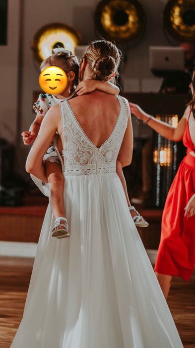 Delikatna Suknia ślubna