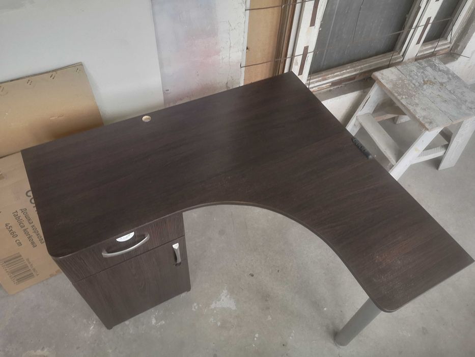 Стіл кутовий офісний