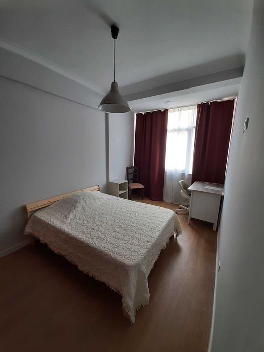 Quarto para estudantes em apartamento na Avenida Luísa Tody, no centro de Setúbal.