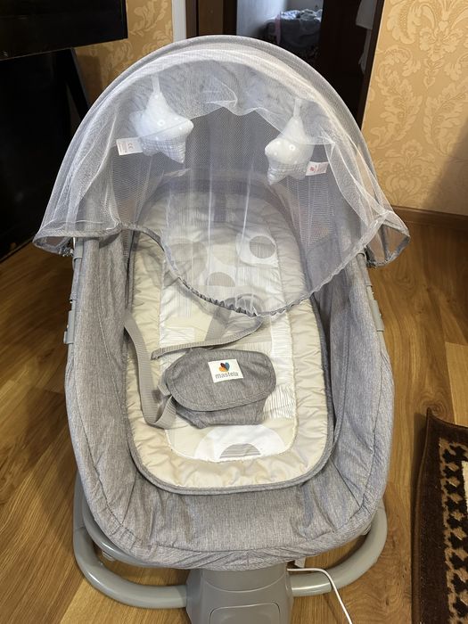 Заколисуючий центр гойдалка Mastela з столиком