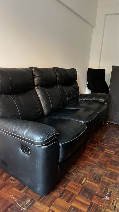 Sofá Preto Pele